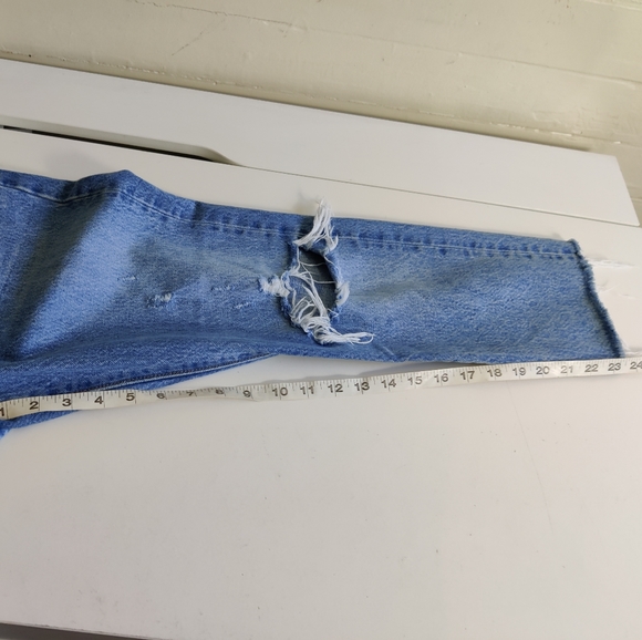 Levi's 501 Distressed Light Wash Crop Jeans - Picture 11 of 12